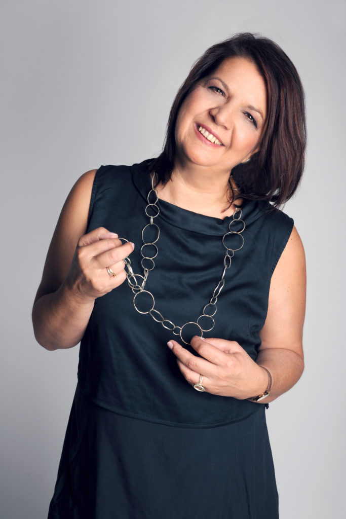 Brigitte Lackner stehend